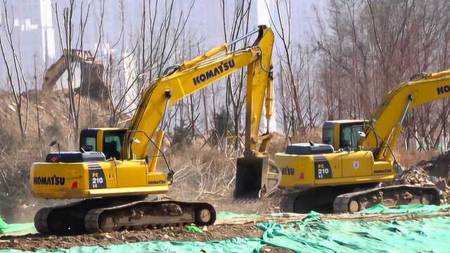 挖掘机玩具儿童大全 工程车挖掘机行驶和挖土工作表演