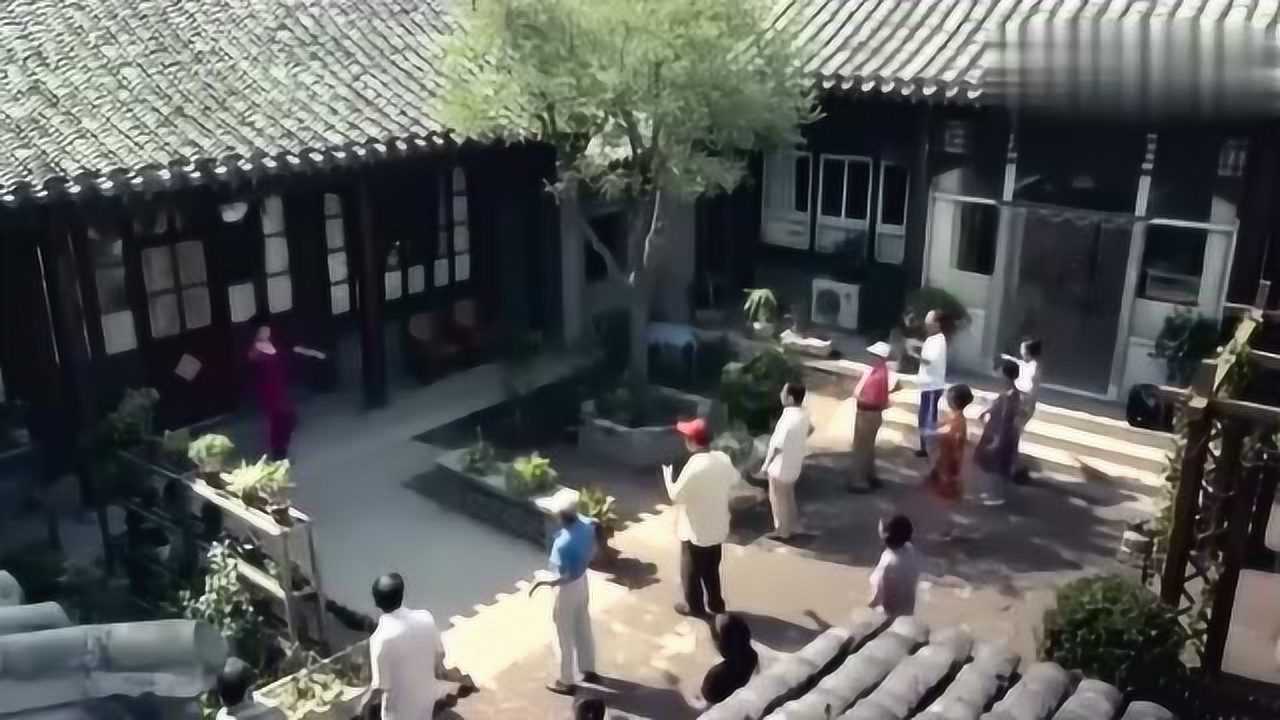 城里大妈教邻居跳广场舞四合院里跳广场舞背景音乐绝了