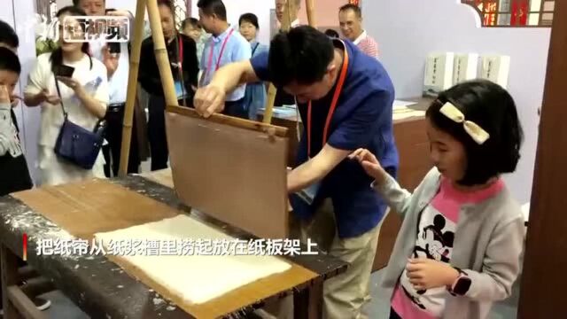 连城宣纸工艺展示亮相福建龙岩民众体验百年工艺