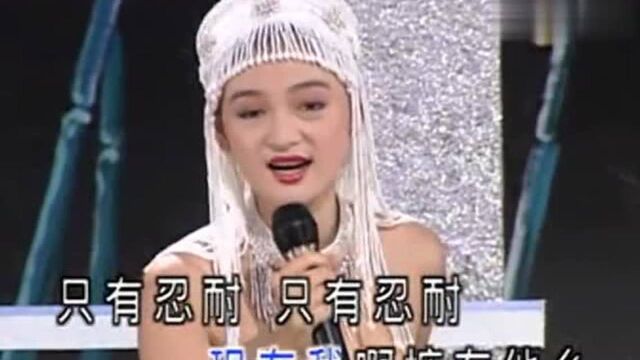 美女一袭白流苏,深情演唱《望月想爱人》,这是哪里来的仙女?