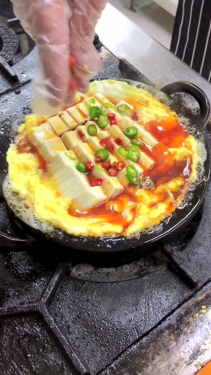 石锅鸡蛋豆腐特色小吃