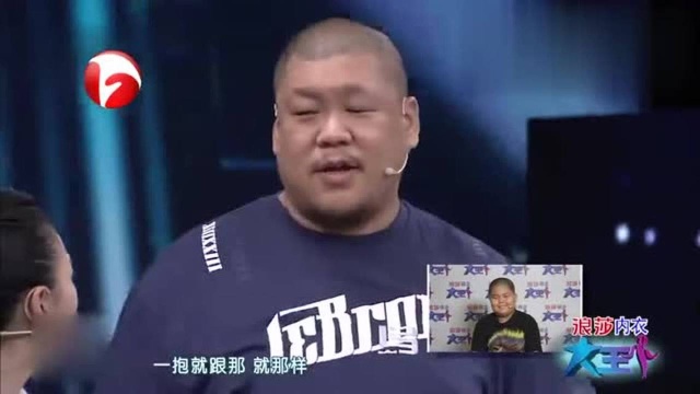 原来演员桑平也是个幽默风趣的人,现场竟与王为念相互调侃,搞笑