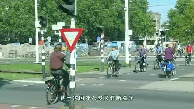 国外大叔发明水上自行车,无踏板和链条,新手也能很轻松驾驭