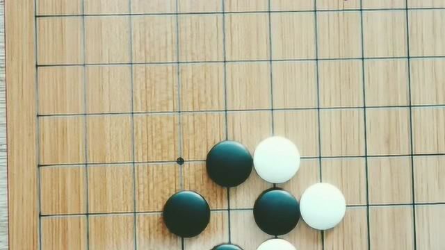 围棋中,“打劫”是围棋里比较复杂的一个点,臭棋最怕它