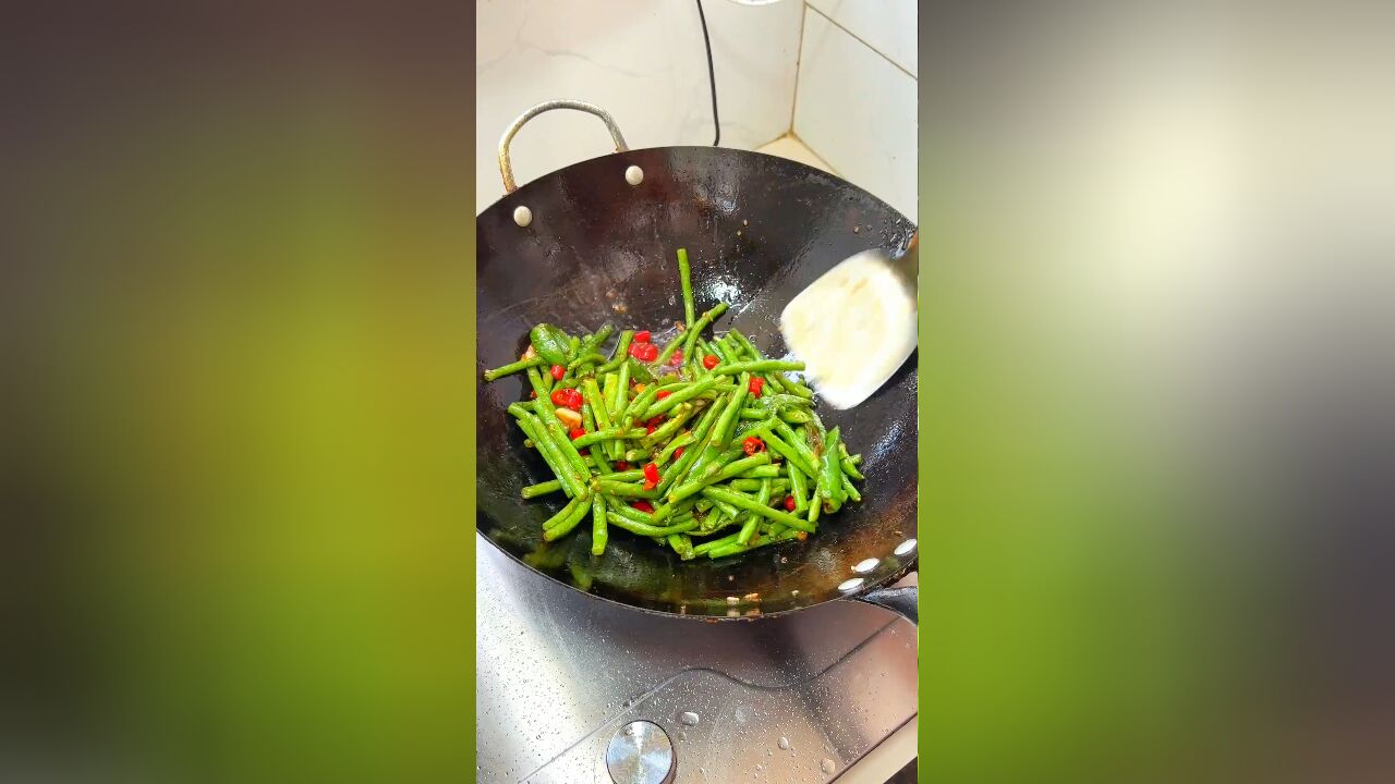 豆角这样做我认为是最好吃的做法,做法简单 香辣入味,特别下饭