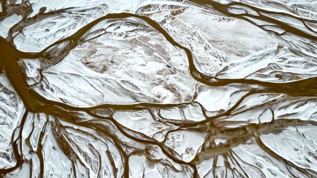 小年遇瑞雪,雪后的黄河河汊纵横,一幅绝美的风景画