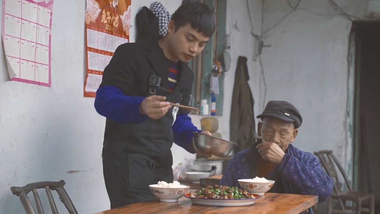 100块钱买了3斤猪尾巴,配上二荆条炒一锅,这耙活捡得太值了