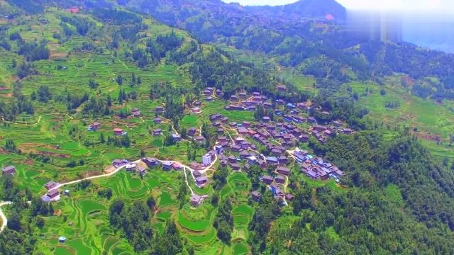 航拍贵州山区里的苗族,处在大山深处,如世外桃源的人间宝地