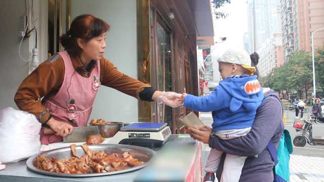 57岁退休阿姨卖猪蹄,生意爆火顾客出国都要带