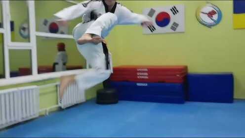 跆拳道飞侧踢教程
