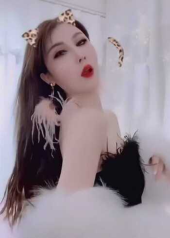 小姐姐变身小野猫，等待你来撩！