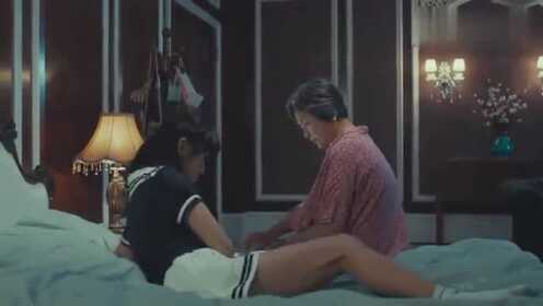 少女被绑架，绑架者还是一位疯狂大妈！