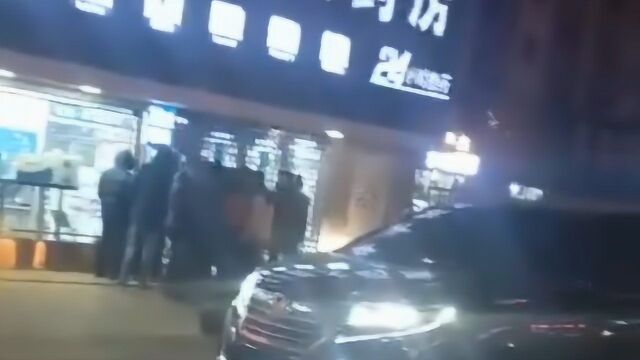 吉林市民深夜药店疯抢双黄连 只能抑制不能预防