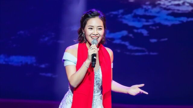 云朵疯狂演唱当年成名曲,现场无比震撼,观众尖叫不断!