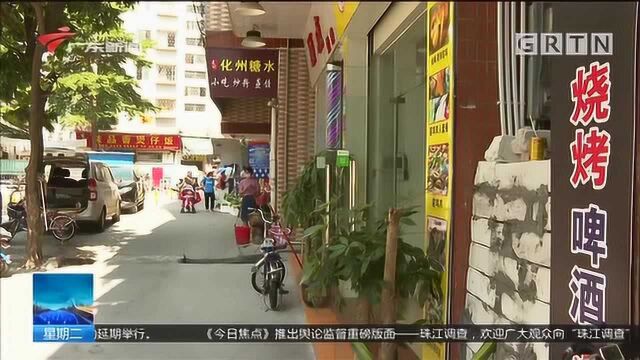 佛山 环卫工甩手“赠”店家两袋垃圾