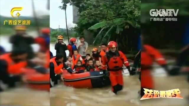 防城港:暴雨突袭防城港,消防人员紧急疏散37名群众