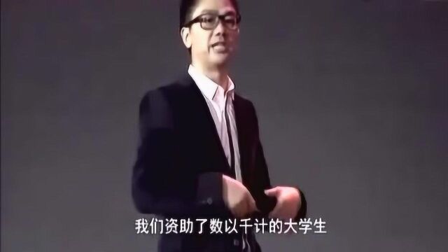 刘强东讲述京东快递员奋不顾身帮助别人,真正的掌声不断