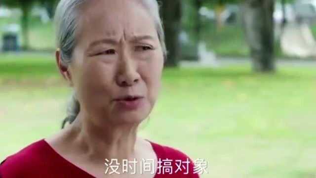 银行的美女经理来小区推销,土豪大妈:做我孙媳妇,我存这个数!太搞笑了!