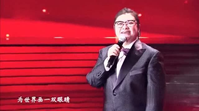 49岁韩红近照曝光,国庆晚会登台献唱,减肥成功整个人瘦了一圈!