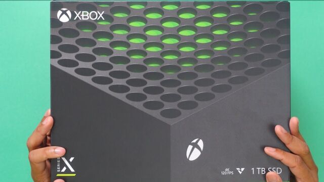 微软最新款游戏机:Xbox Series X开箱欣赏