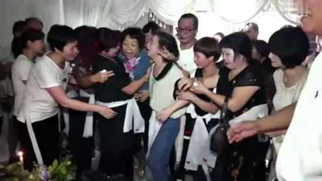 28岁美女过世现场的人全部都哭看着很安详祝她一路走好
