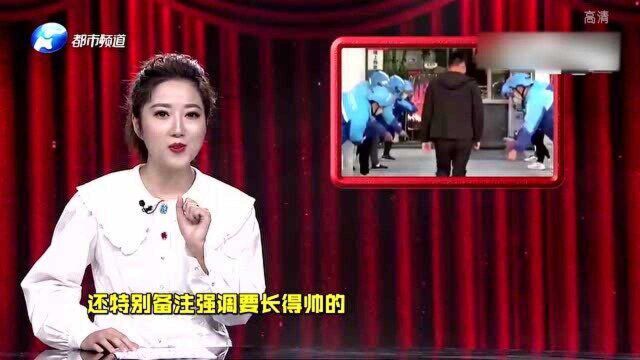 餐厅开业让外卖小哥迎宾,餐厅老板备注:一定要“帅帅帅”!