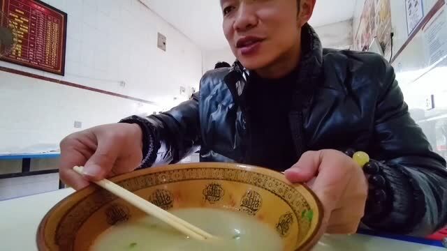 成都邛崃特色美食奶汤面,老板做了30年的面,你知道这个名字怎么来的吗?