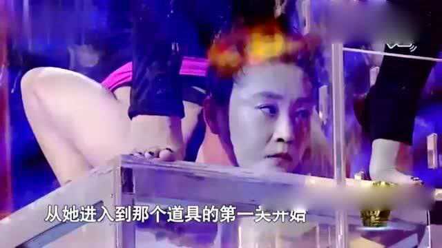 美女挑战四关人体柔韧极限的通道,身体折起来的瞬间,董卿吓到闭眼了