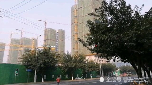 位于成温邛高速公路旁,温江花都大道的金泉怡景,快要封顶了吧