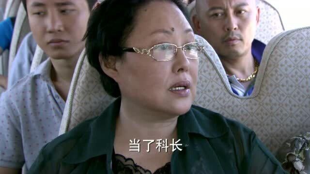 传销组织召开千人大会,必须不能带手机,这头目竟是个女的?