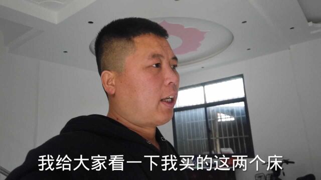 为了能找到老婆,8哥斥资2800元买了两张豪华双人床,花钱好厉害