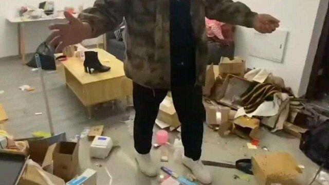 女租客失联留下满屋垃圾 粪便卫生纸堆成小山