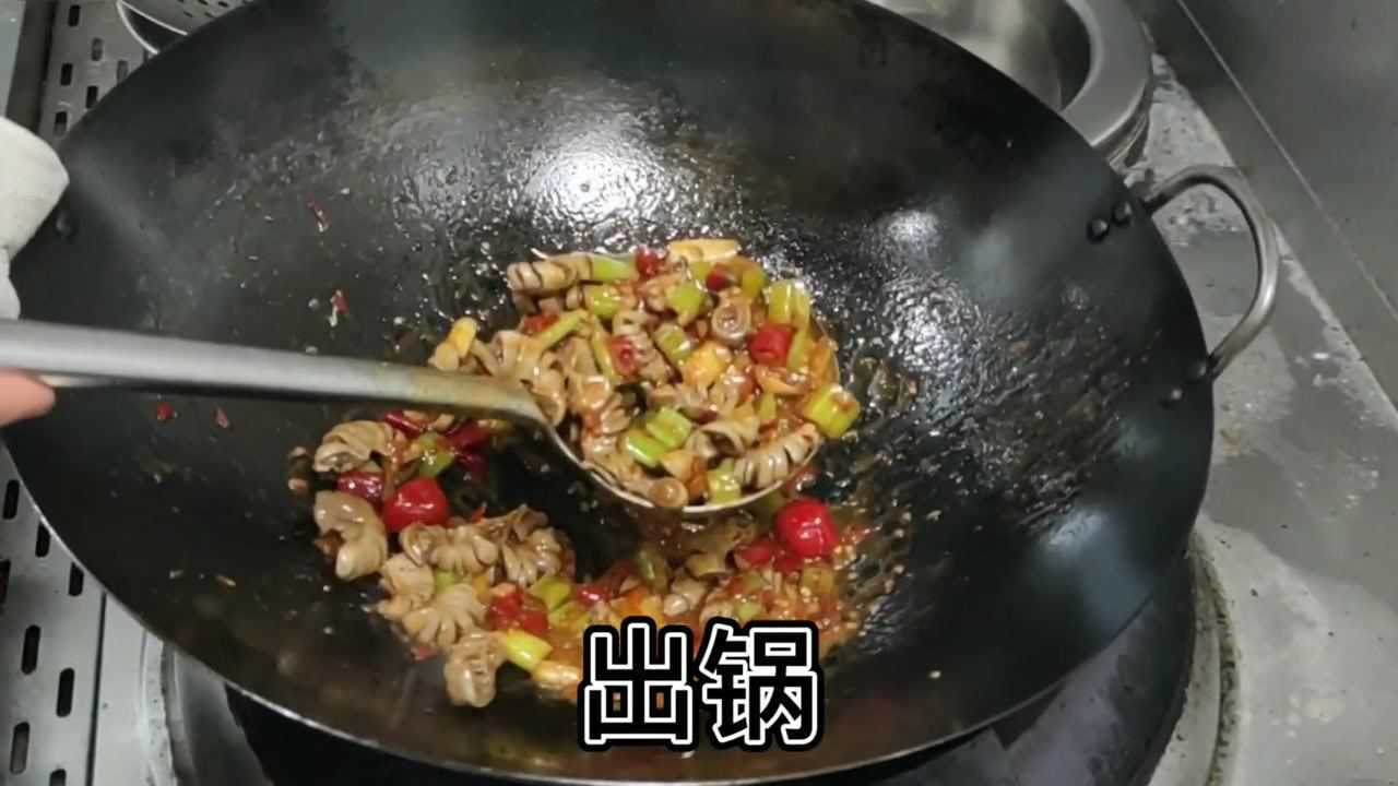 厨师长教你自贡名菜:“火爆儿肠”的正宗做法,香辣脆爽看得口水直流.