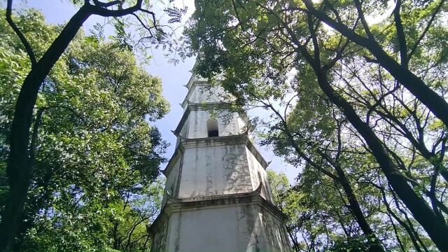 登山至文峰塔下,实拍170年历史的古塔,享受高山之巅的清凉