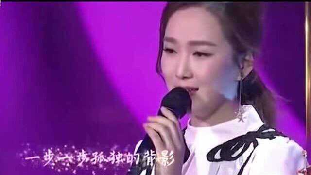 李莉又火了,独特嗓音唱响经典老歌,深情的演绎感动在场无数人