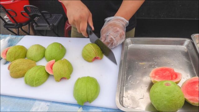 广西小伙在广东卖芭乐,2块成本加点“料”卖50块2个,食客:味道意想不到