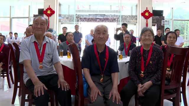 子长市举行“光荣在党50年”纪念章颁发仪式