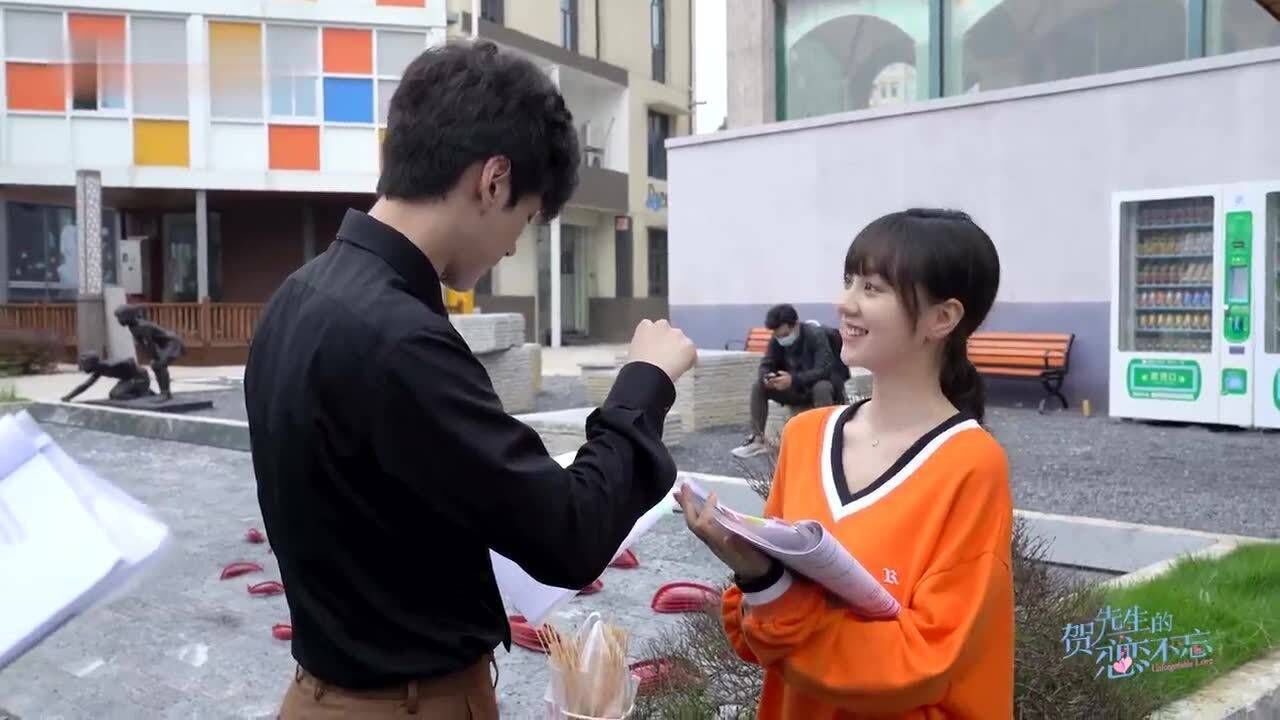 贺先生的恋恋不忘花絮:魏哲鸣拍吻戏没出息,把自己亲抽筋_腾讯视频