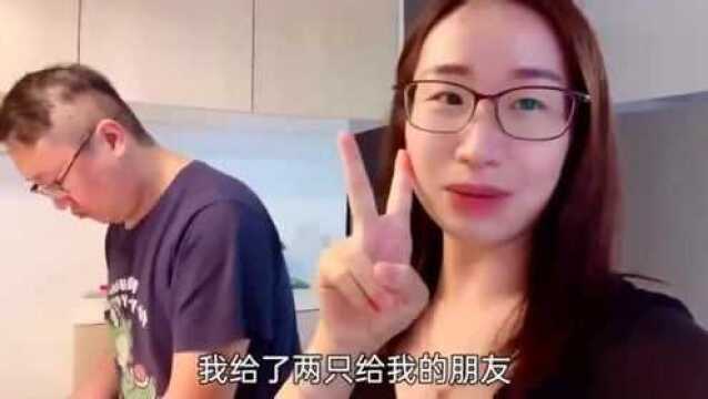 香港人的生活:内地媳妇为香港老公的朋友们炖鸽子汤,亲自烤鸡翅跟羊架!