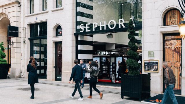 How Sephora Revolutionized Makeup Consumption WSJ