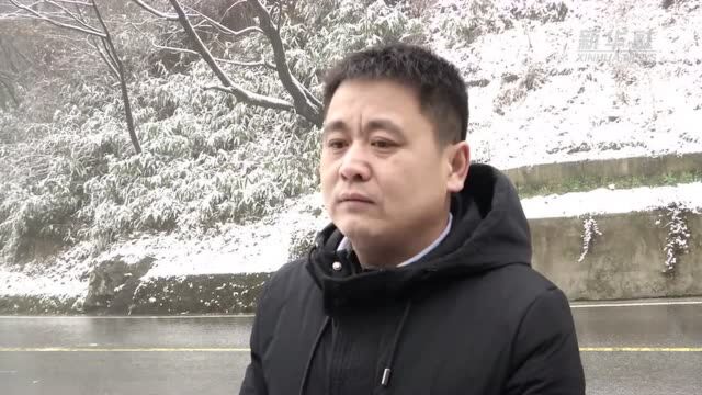 安徽九华山普降大雪 景区积极应对保畅通