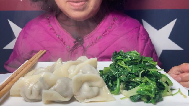 简单的早餐,一盘饺子,一盘拌菠菜 #美食 #美食vlog #美食推荐 #声控 #吃货 #吃货日常 #饺子