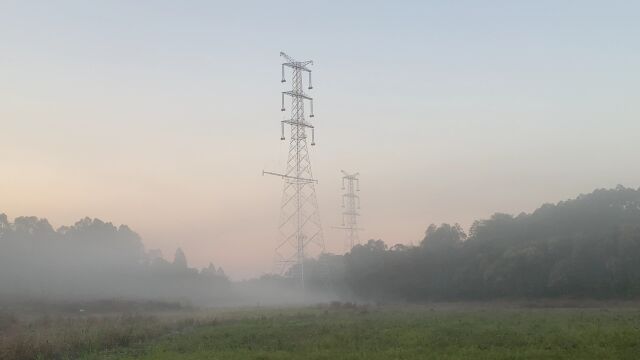 实拍清晨早晨乡村田野风景日出雾水雾气视频 