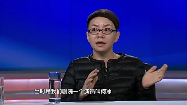 宋丹丹靠综艺强势爆红?下机被围得水泄不通,导演下意识表情亮了