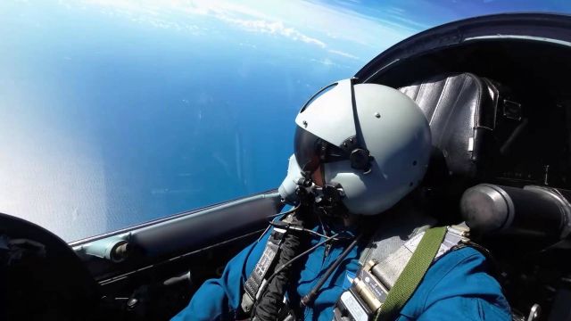 宝岛海岸线和中央山脉 空军飞行员在目视距离俯瞰祖国宝岛 