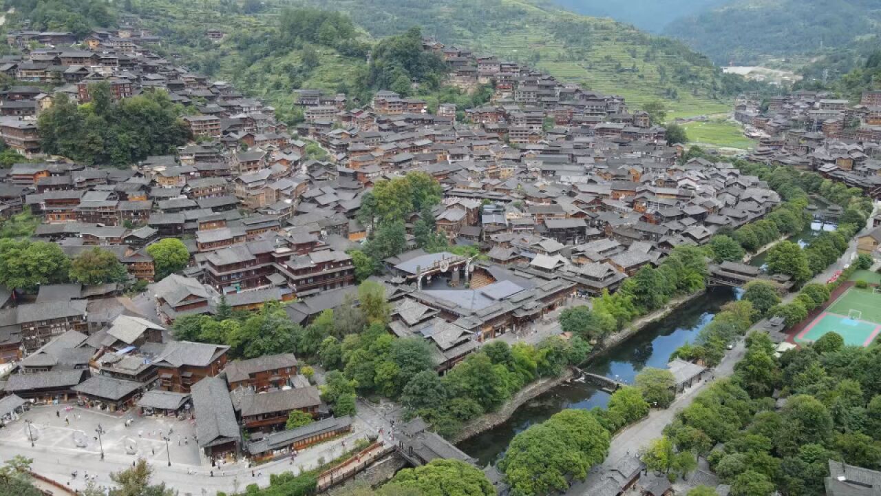 苗族飞歌鸣锣喊寨 火焰蓝力争让每位村民都成家乡的“守护神”