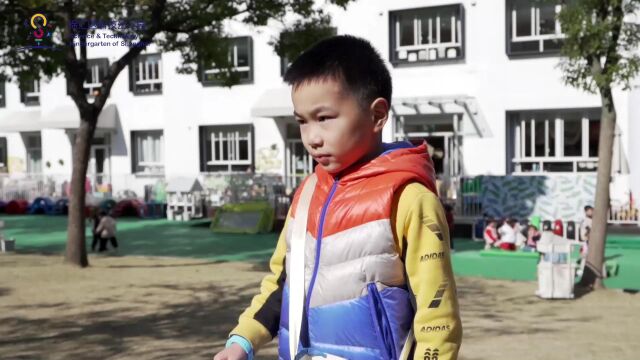 2.科幼教师用智能手环引导幼儿科学进行“户外2小时”