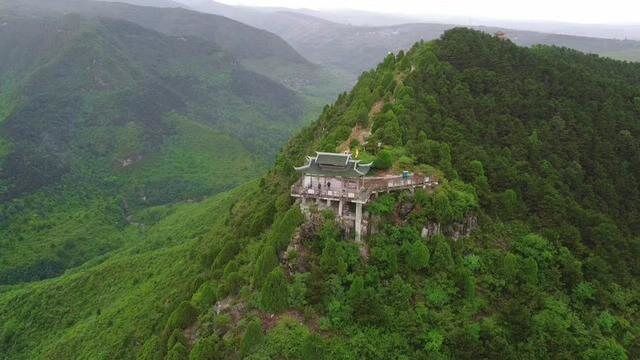 中华山又叫牤牛山,位于阳城县城西南驾岭乡护驾村东南侧,与著名的析城山遥遥相望,是阳城著名的道教名山.#100个国庆必去打卡地