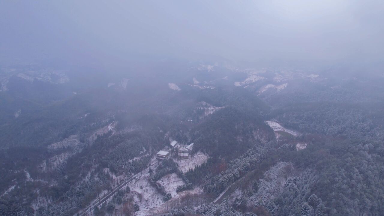 余姚四明山雾凇“绽放”,玉树银花悄然开