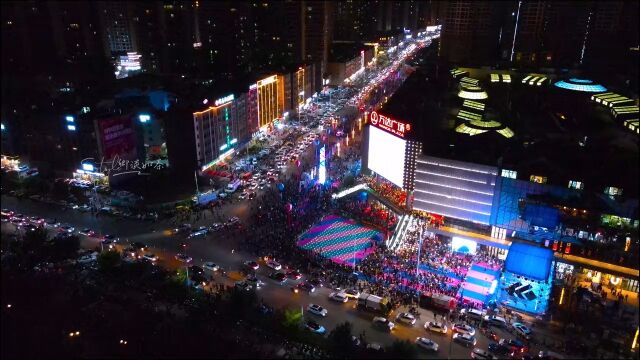 河源万达广场开业首日客流高达40万人次,再次证明了万达广场就是城市中心#河源#河源万达广场#万达